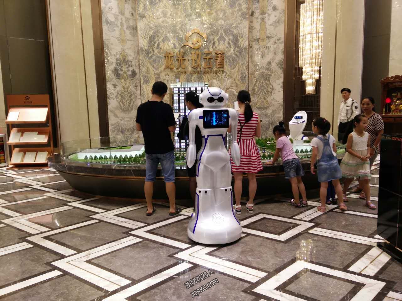 服務(wù)機(jī)器人能夠取代人工客服嗎？